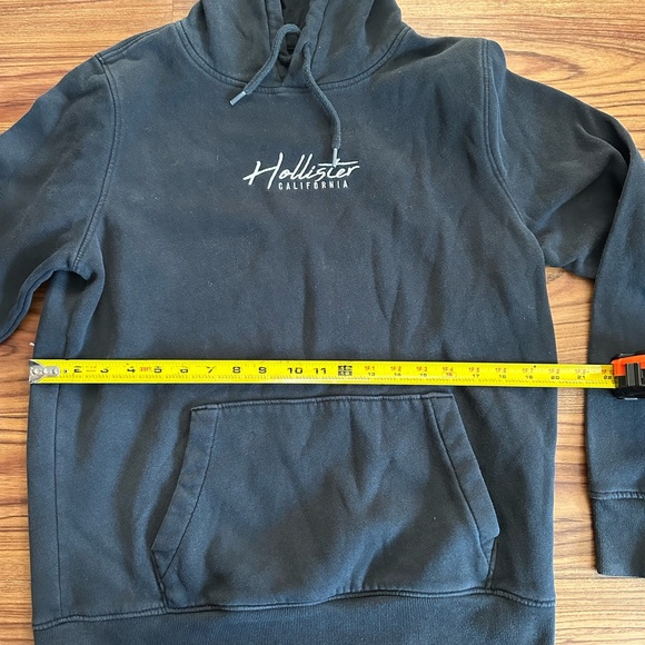 Hollister Men's Black Hoodie - Picture 4 of 5
